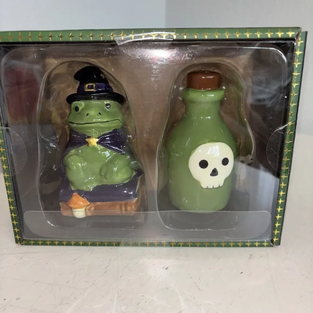 Witch Frog & Potion Bottle Haunted Halloween Ceramic Salt & Pepper Shaker Set